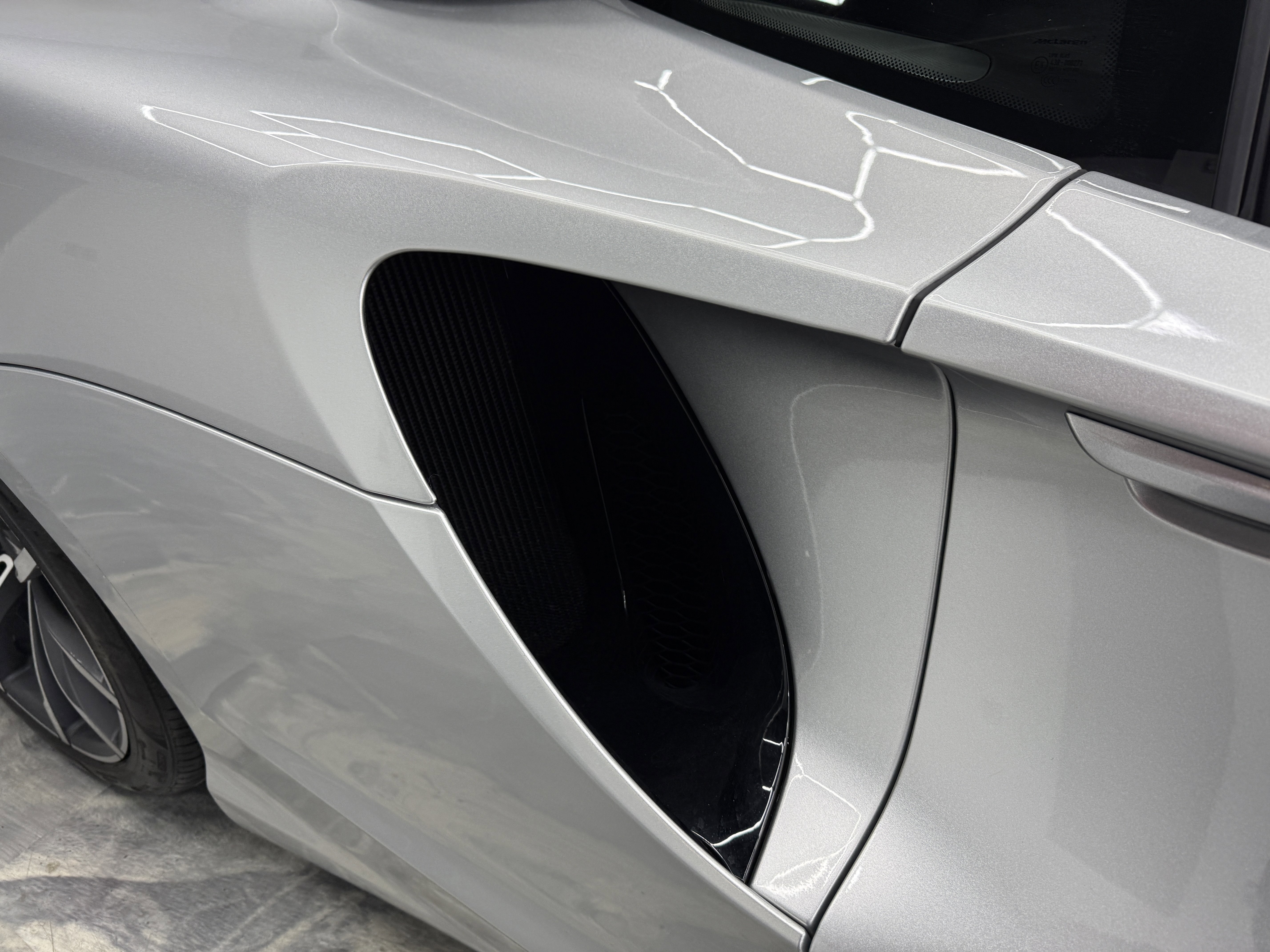 Used 2023 McLaren Artura image 41