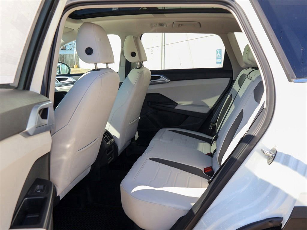 New 2026 Volkswagen Taos SE image 15