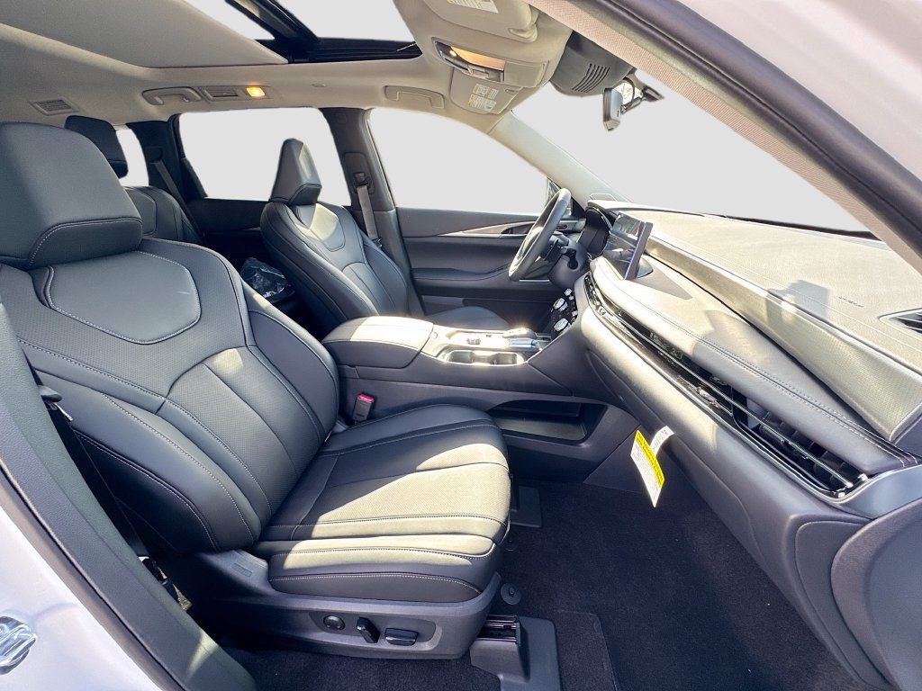 Used 2027 INFINITI QX60 Luxe w/ Cargo Package FWD image 32