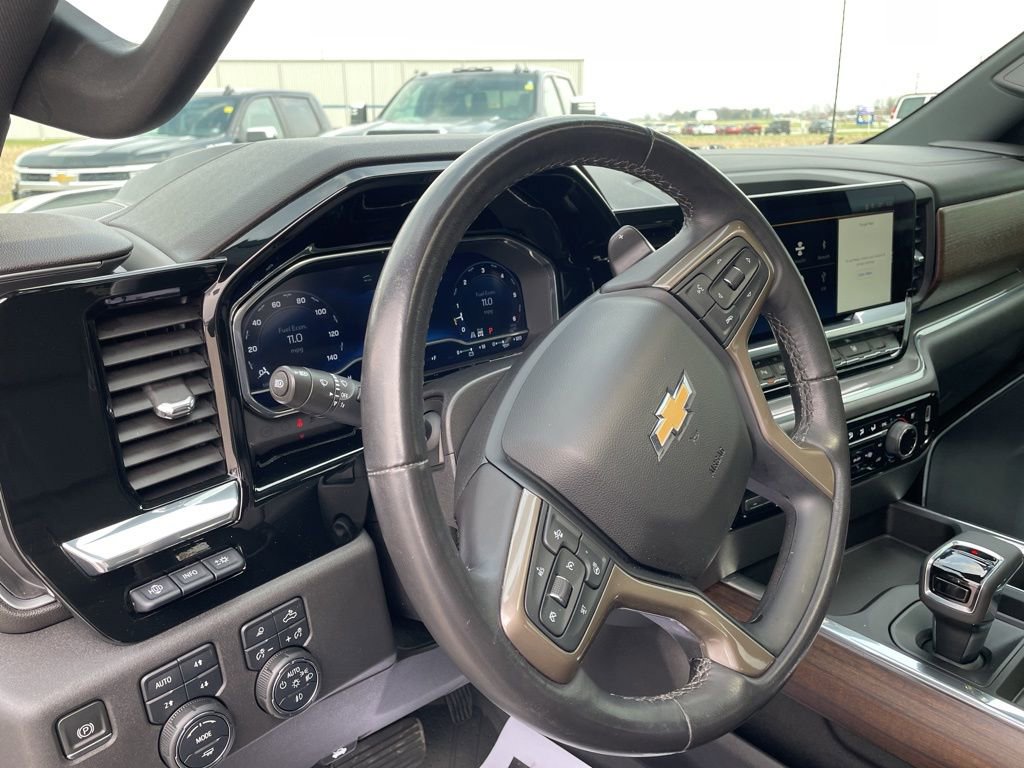 Used 2023 Chevrolet Silverado 1500 High Country w/ High Country Premium Package AWD/4WD image 11