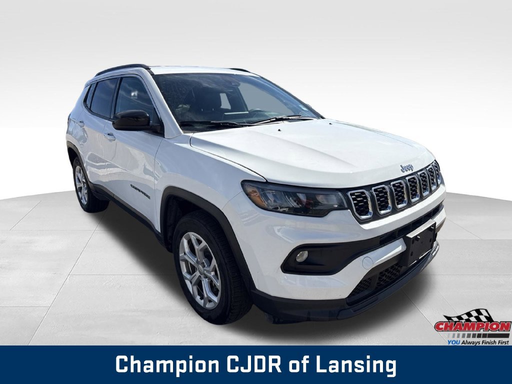 Used 2024 Jeep Compass Latitude AWD/4WD image 11
