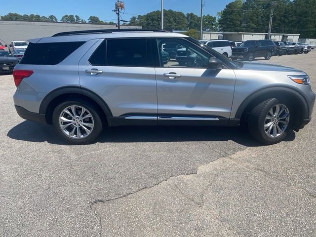 Used 2021 Ford Explorer XLT w/ Equipment Group 202A image 9