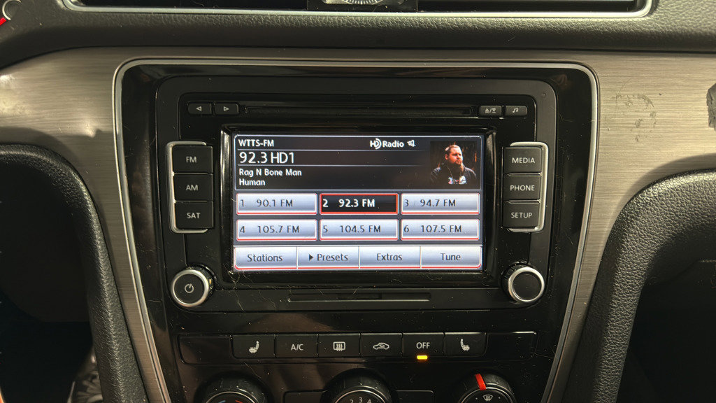 Used 2015 Volkswagen Passat TDI SE image 28