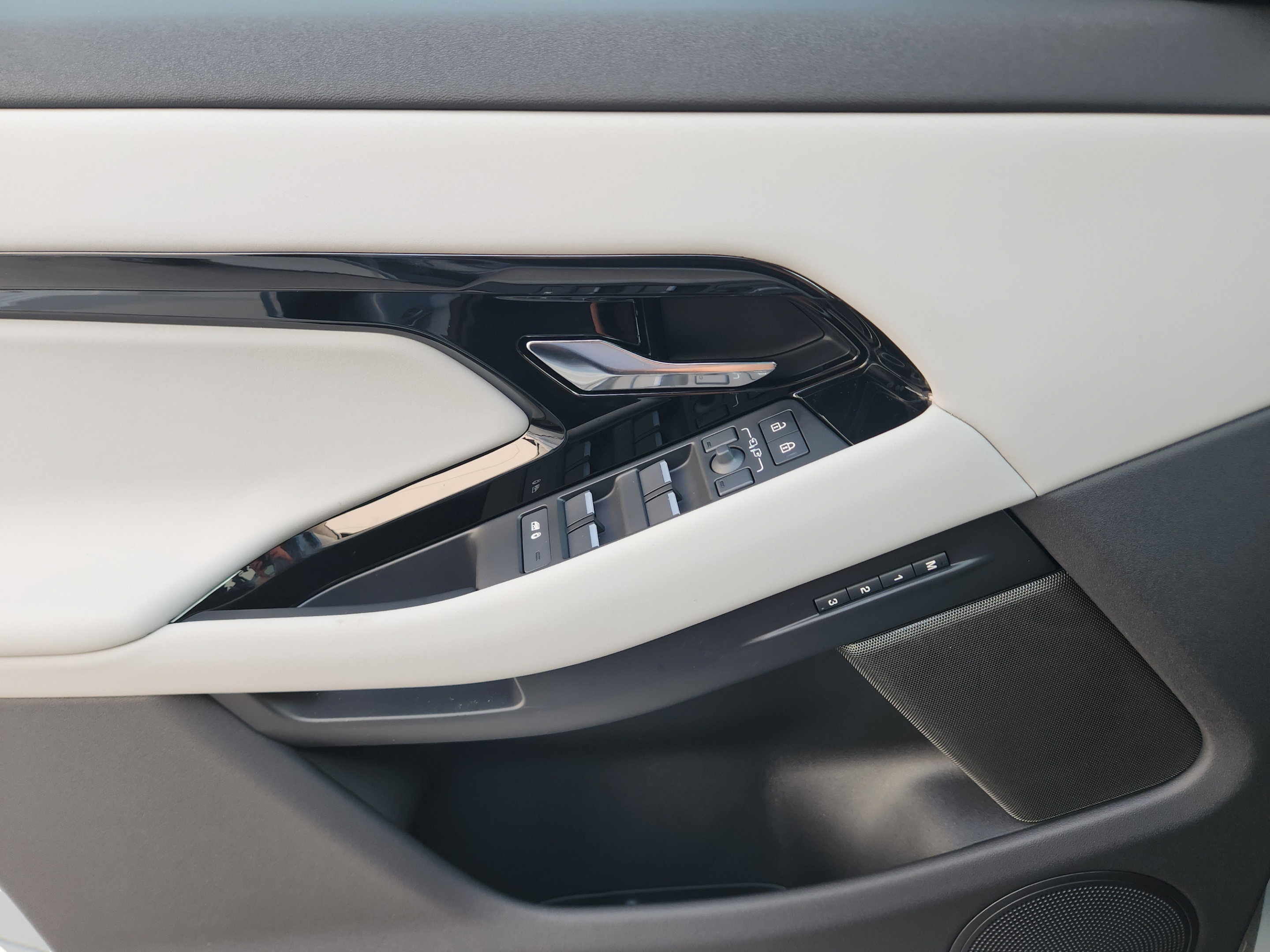 New 2026 Land Rover Range Rover Evoque Hoxton AWD/4WD image 18