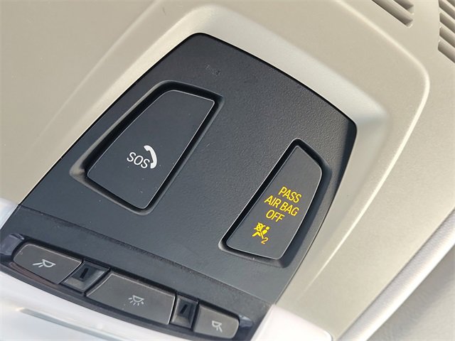 Used 2017 BMW 320i Sedan image 24