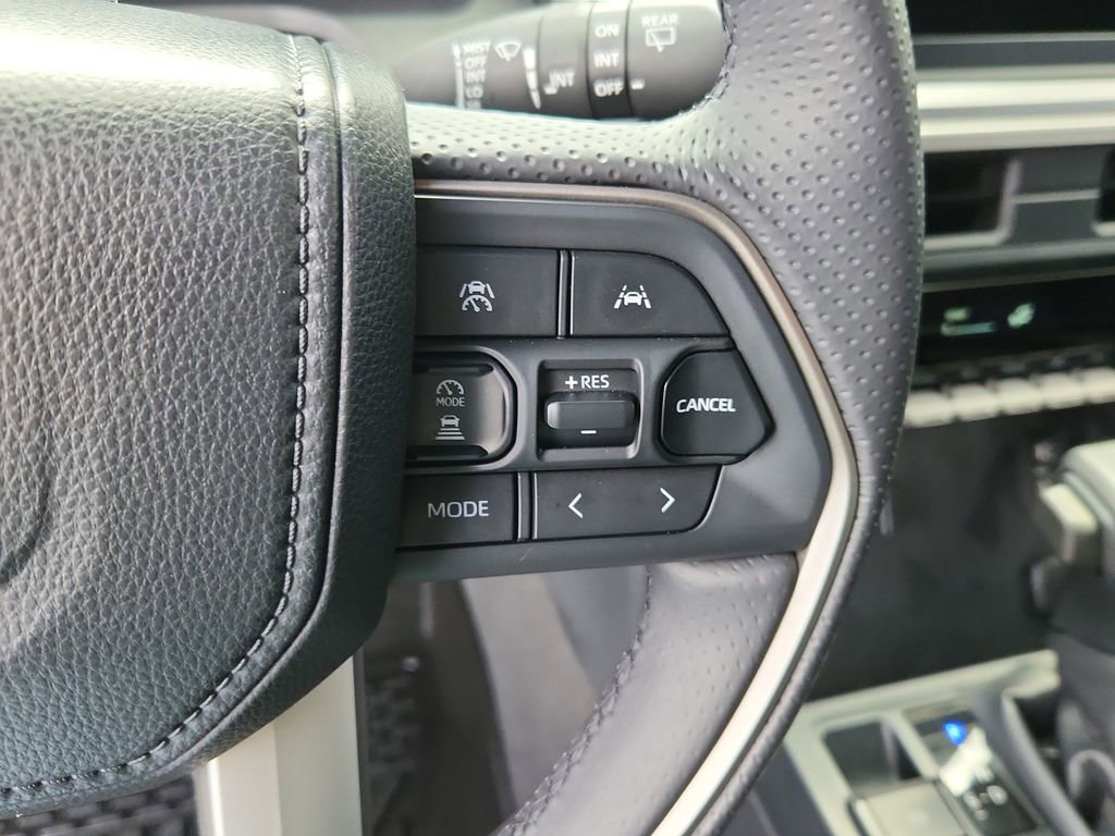 Used 2025 Toyota 4Runner SR5 AWD/4WD image 21