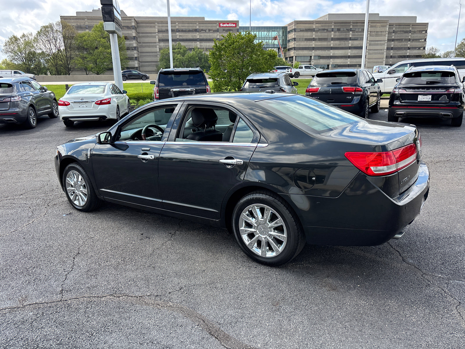Used 2011 Lincoln MKZ w/ 102A Rapid Spec Order Code FWD image 5