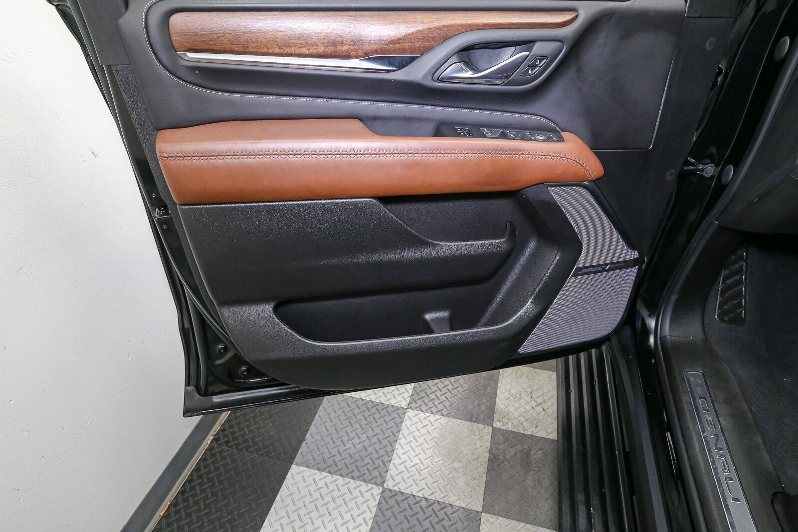 Used 2023 GMC Yukon Denali Ultimate AWD/4WD image 47