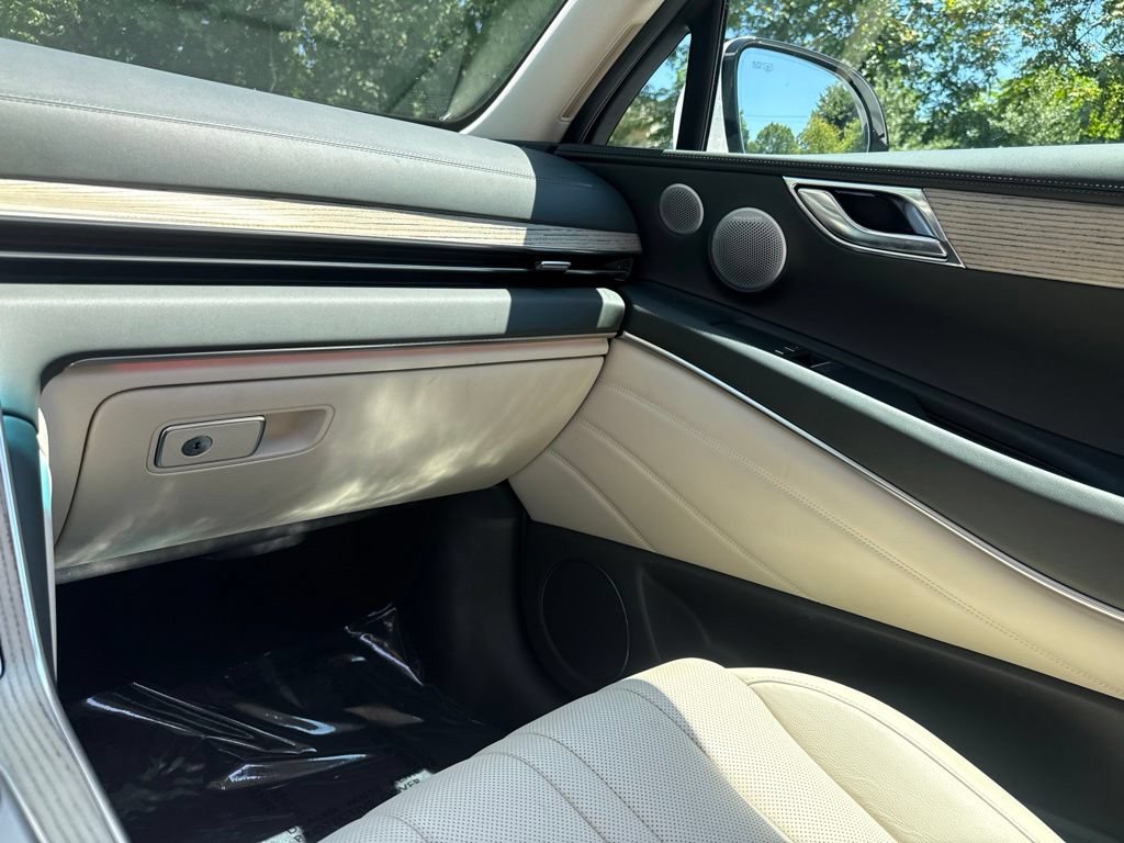 Certified 2025 Genesis GV80 2.5T Advanced AWD/4WD image 22