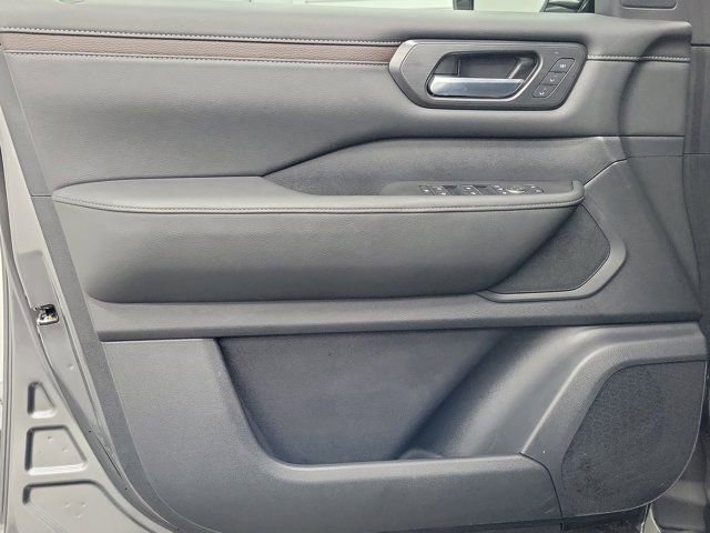 Certified 2025 Nissan Armada SL RWD image 18