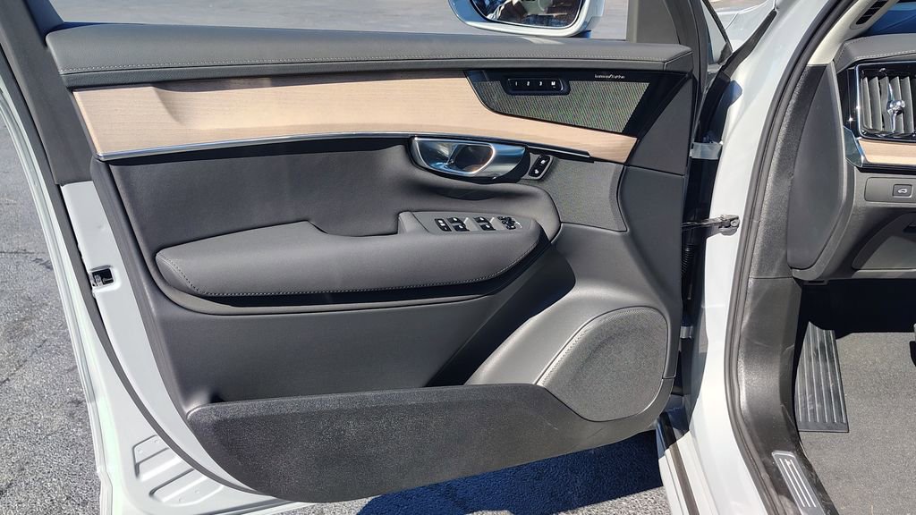 New 2026 Volvo XC90 B6 Plus w/ Protection Package Premier image 8