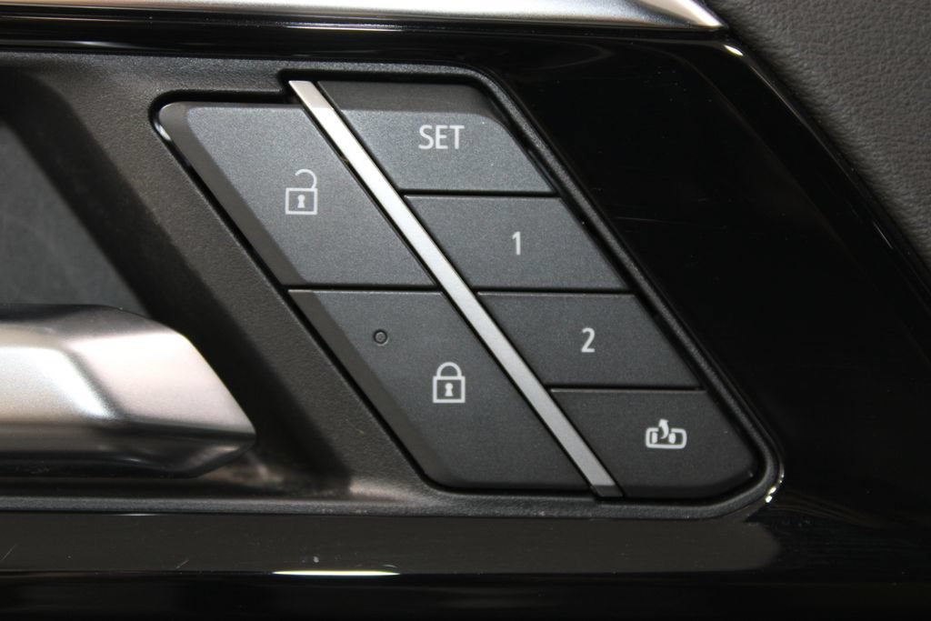 Used 2025 Chevrolet Tahoe LT AWD/4WD image 38