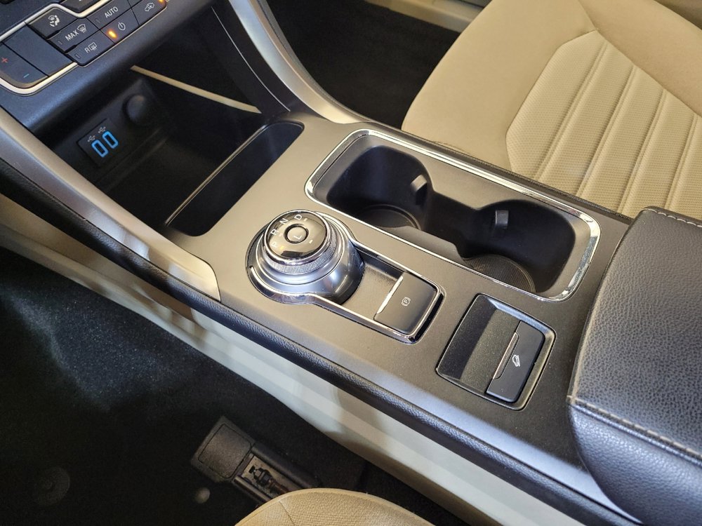 Used 2019 Ford Fusion SE FWD image 26