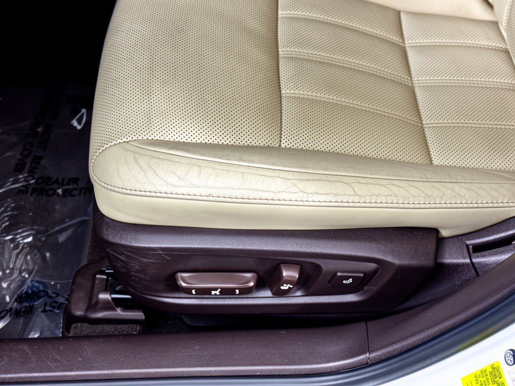 Used 2016 Lexus ES 350 w/ Luxury Package w/Wood Trim FWD image 16