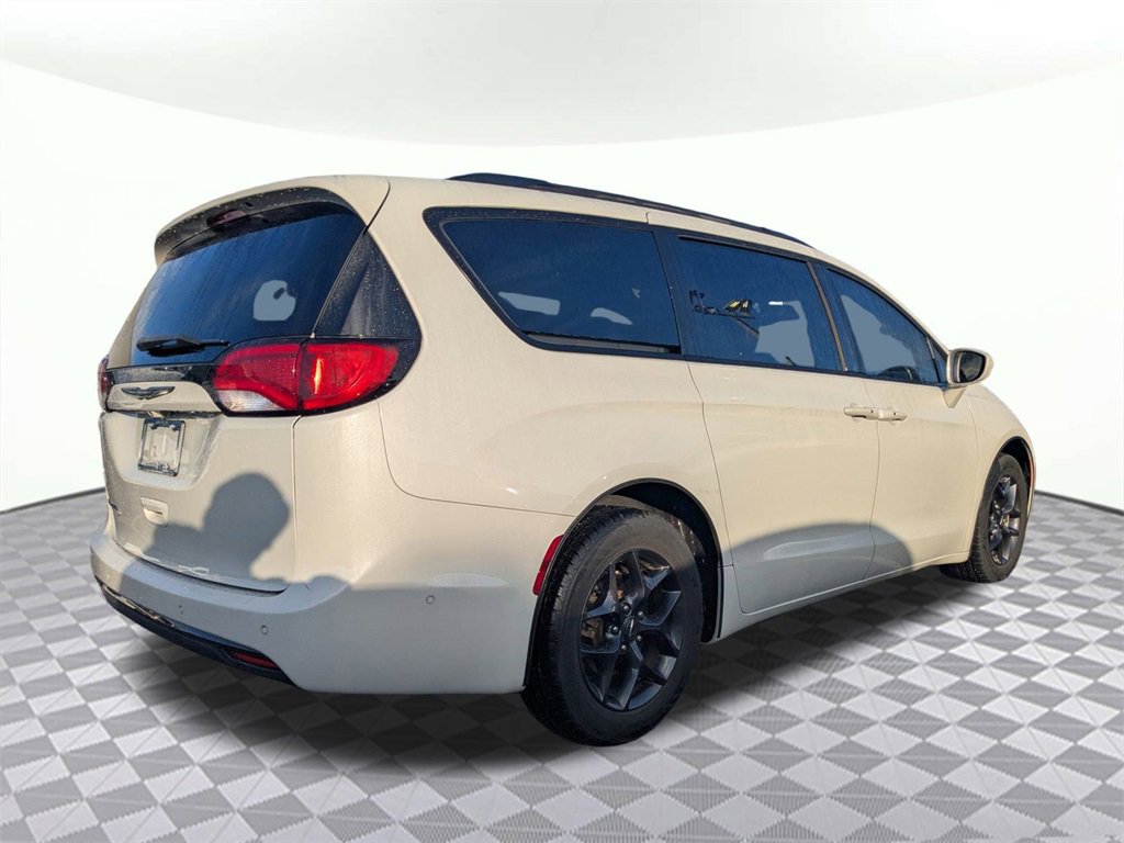 Used 2020 Chrysler Pacifica Touring-L Plus image 3