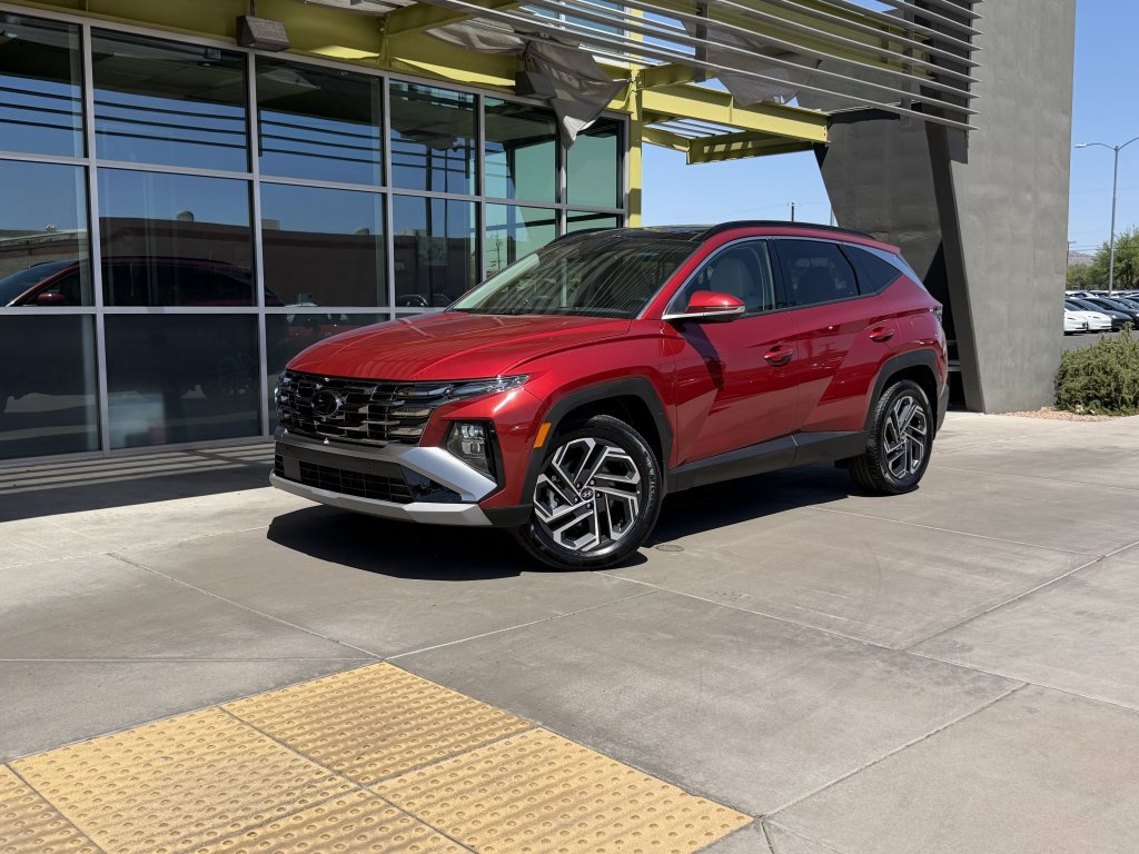 Used 2025 Hyundai Tucson Limited AWD/4WD image 1