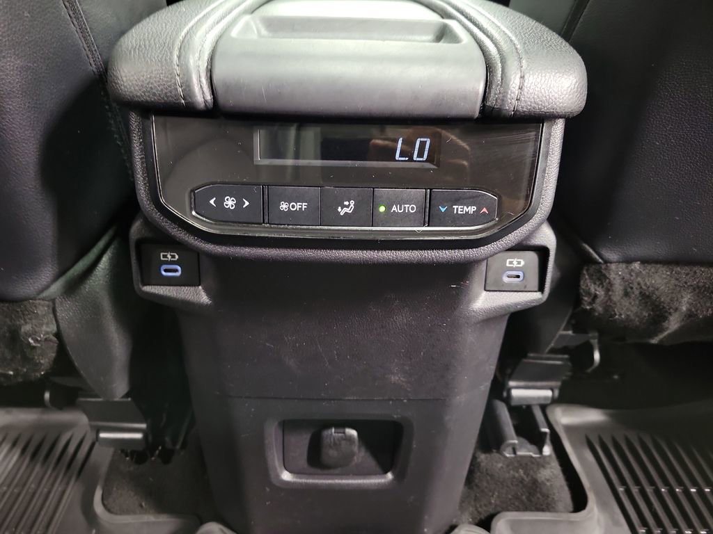 Used 2024 Toyota Grand Highlander XLE AWD/4WD image 28