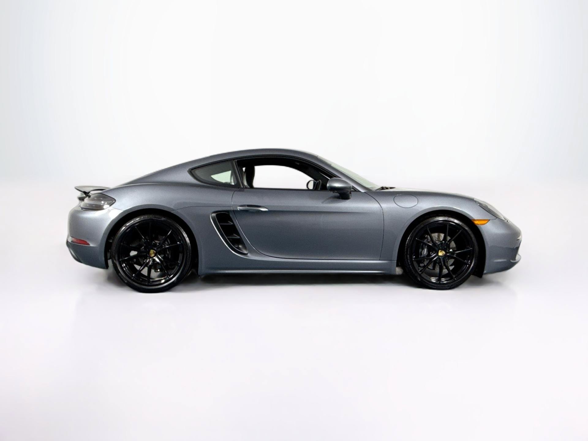 Used 2025 Porsche 718 Cayman RWD image 4