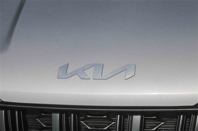 Certified 2022 Kia Carnival LX image 7