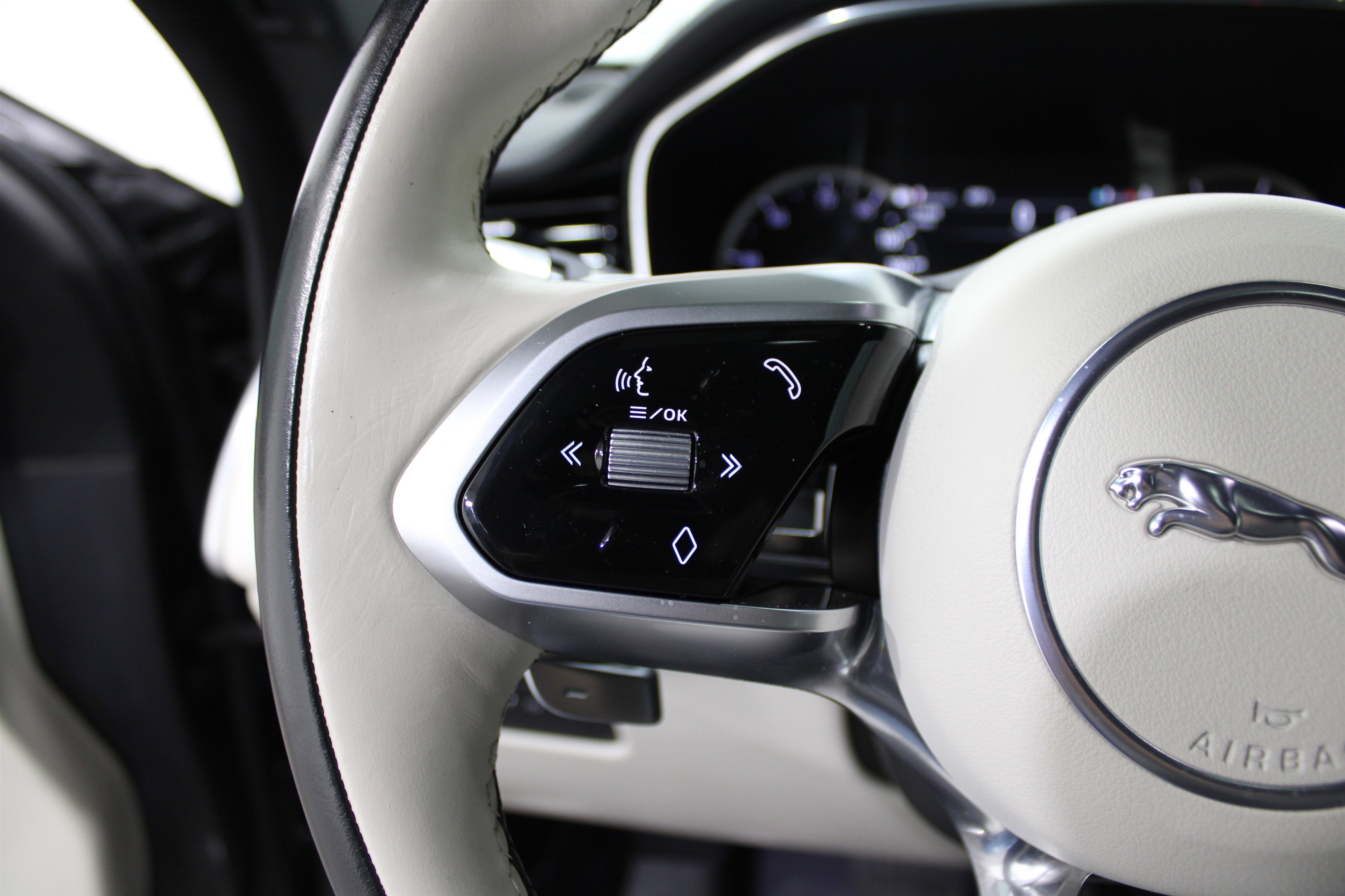 Used 2022 Jaguar F-PACE S image 11