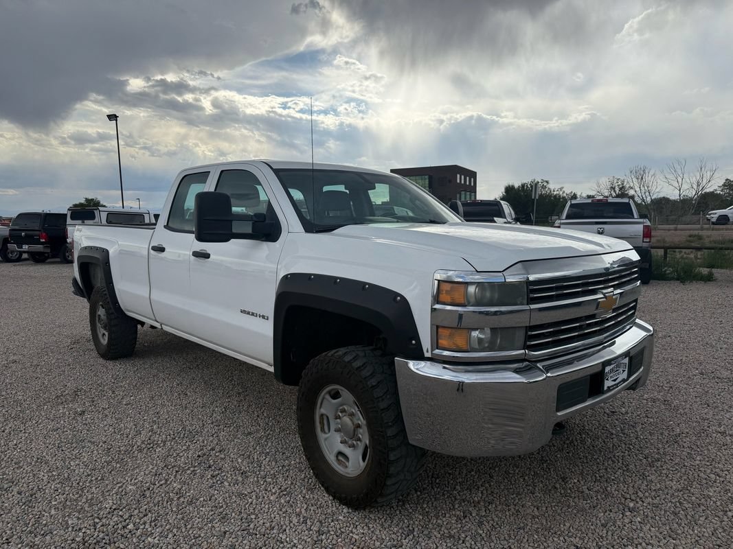 Used 2015 Chevrolet Silverado 2500 W/T AWD/4WD image 2