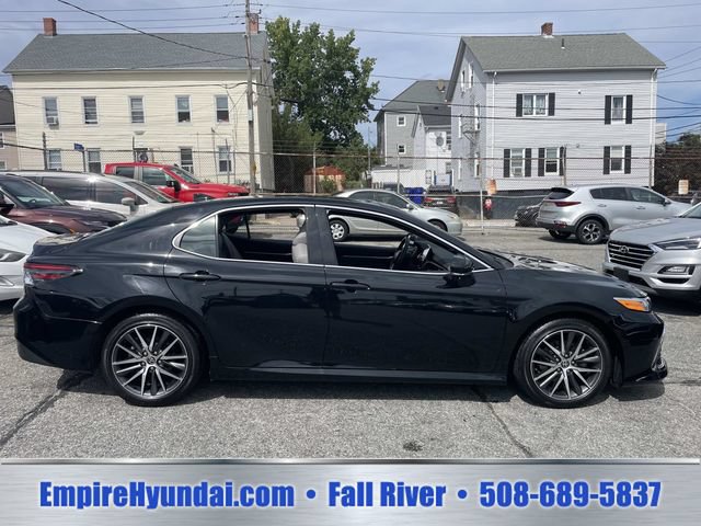 Used 2023 Toyota Camry XLE FWD image 3