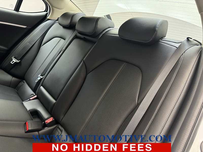 Used 2023 Genesis G70 2.0T image 15