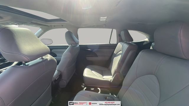 Used 2023 Toyota Highlander XLE image 13