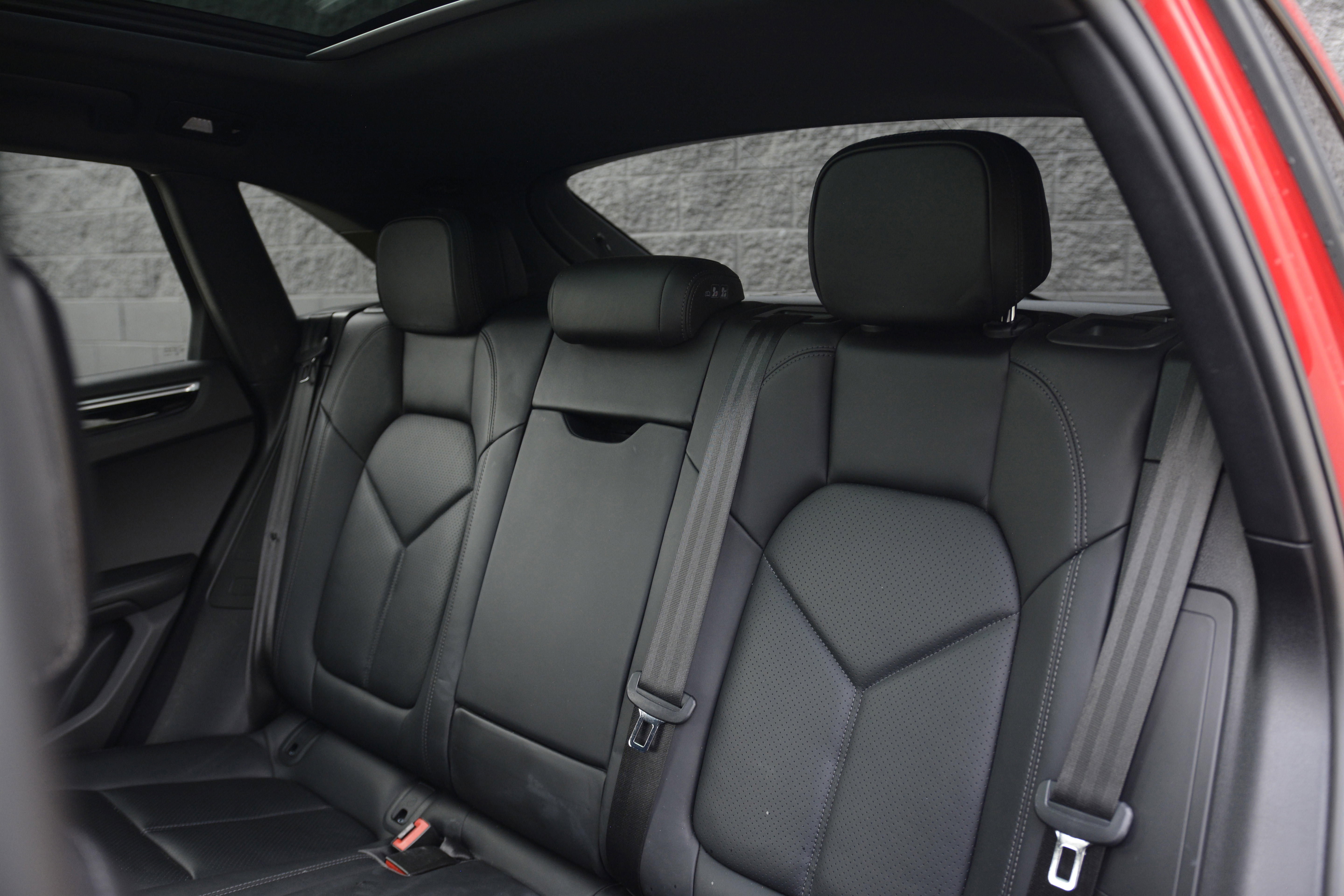Certified 2020 Porsche Macan AWD/4WD image 32