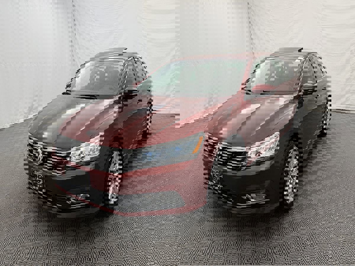 Used 2016 Volkswagen Passat 1.8T SEL Premium image 2