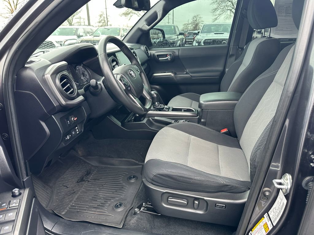 Used 2021 Toyota Tacoma TRD Off-Road w/ Technology Package image 13