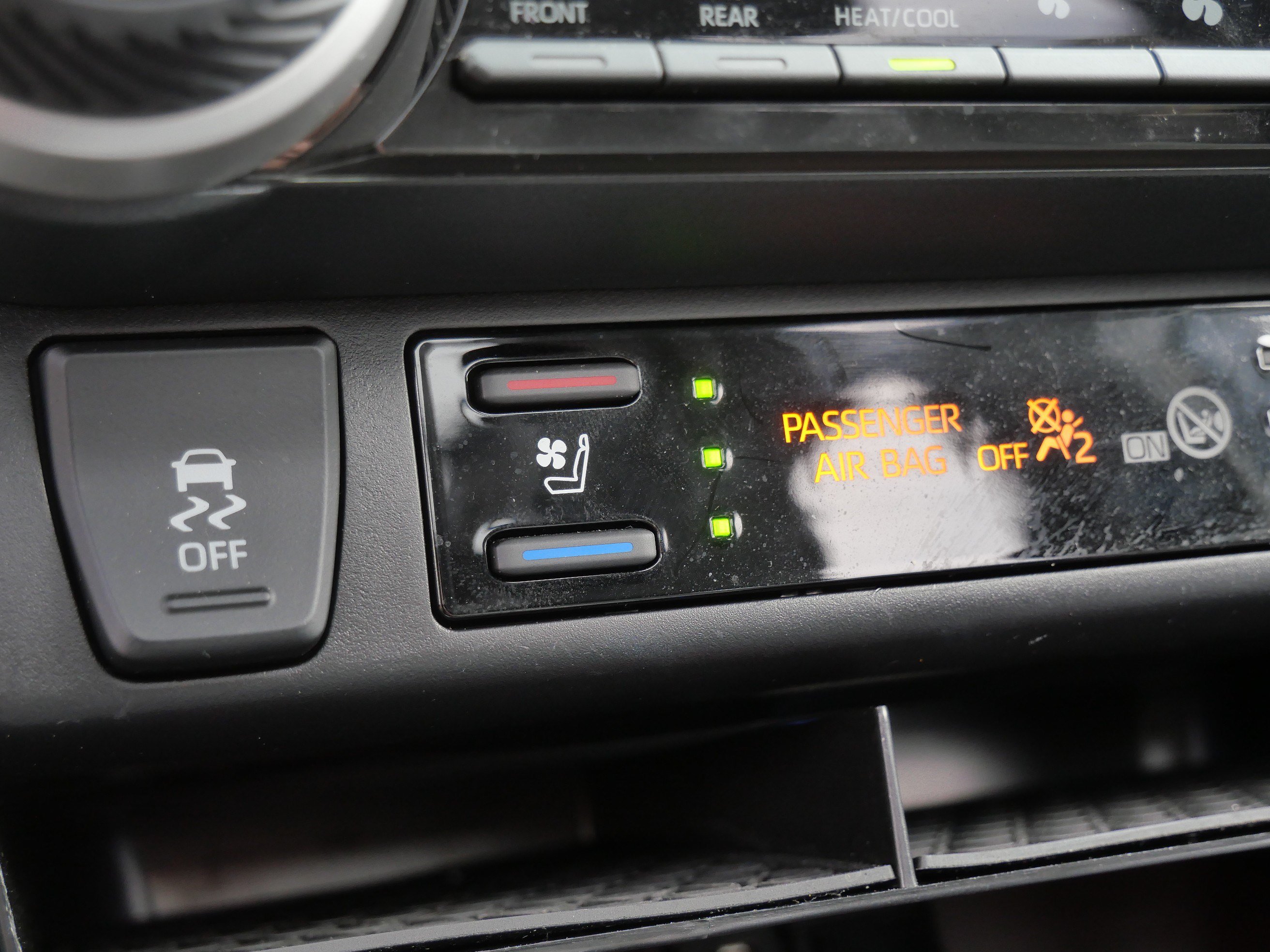 Used 2020 Toyota RAV4 Limited AWD/4WD image 30