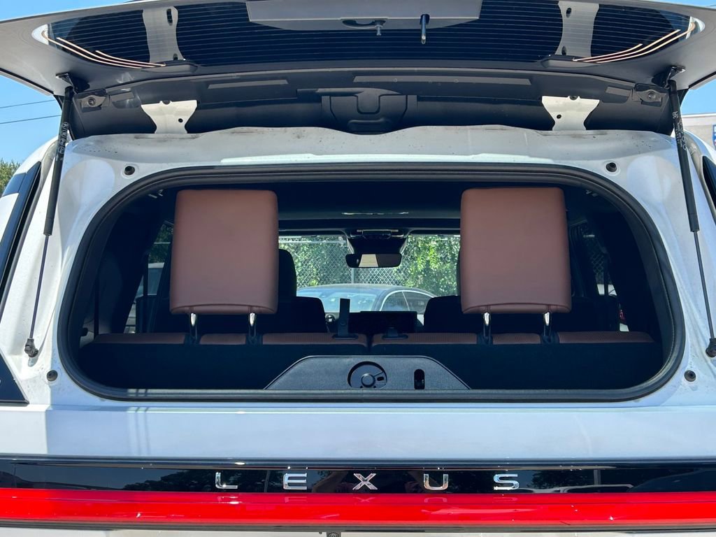 Used 2025 Lexus GX 550 w/ Accessory Package (2T) AWD/4WD image 18