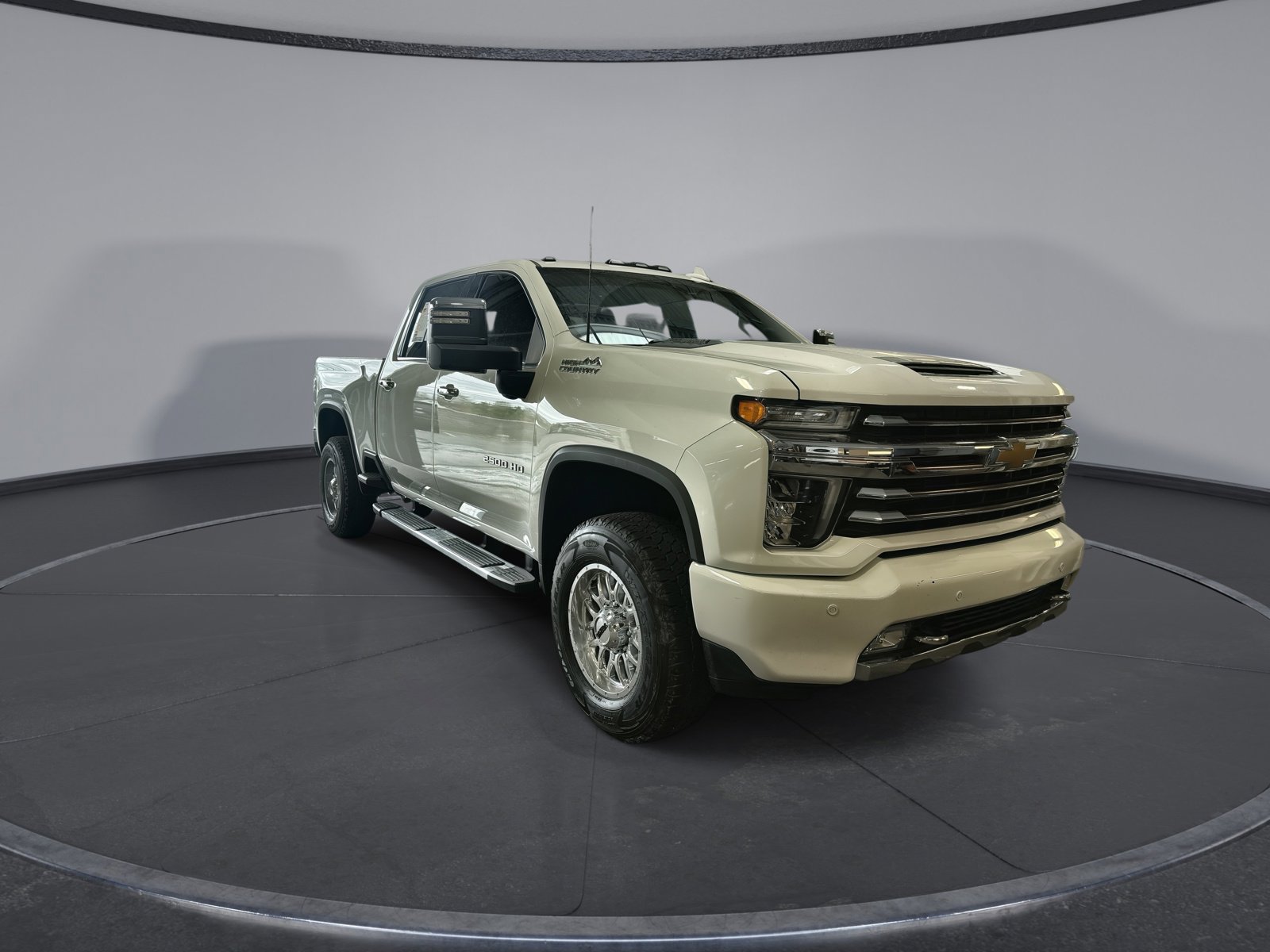 Used 2022 Chevrolet Silverado 2500 High Country w/ Z71 Off-Road Package AWD/4WD image 3