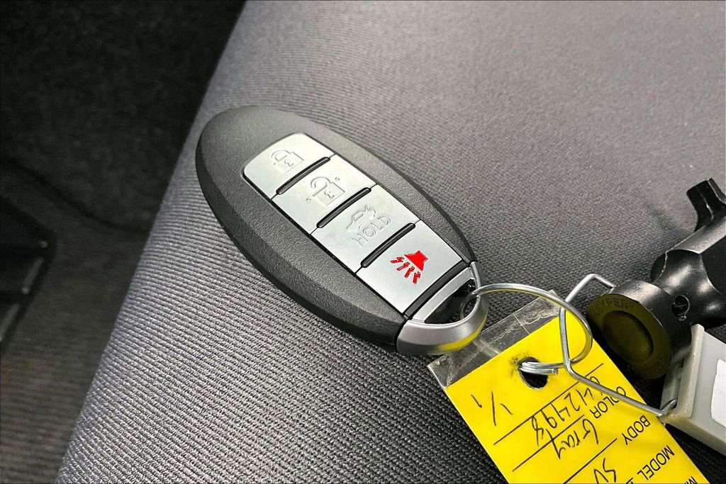 Used 2025 Nissan Frontier SV image 11