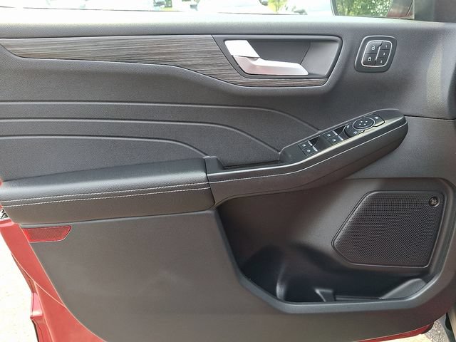 Used 2026 Ford Escape SE w/ PHEV Premium Package FWD image 12