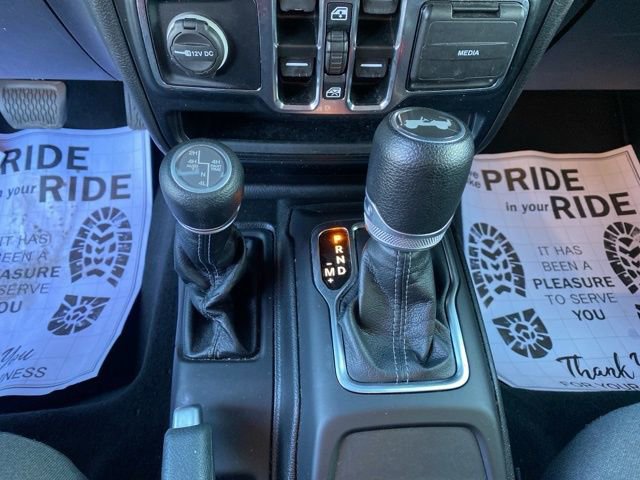 Used 2024 Jeep Wrangler Unlimited Sahara AWD/4WD image 16