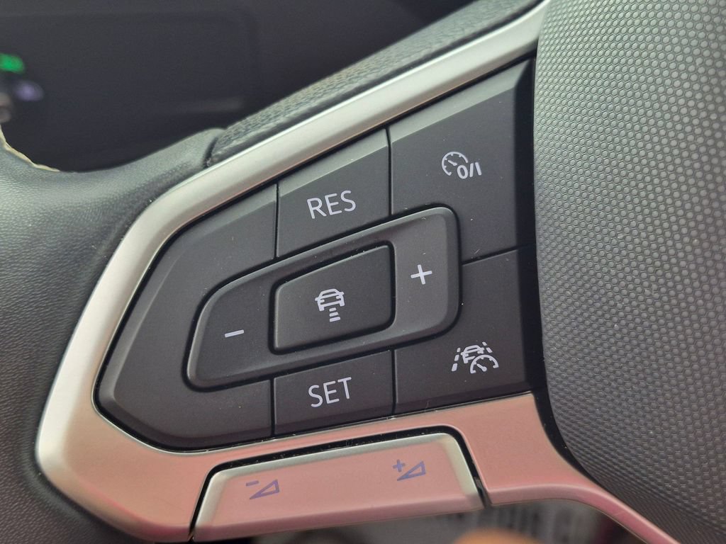Used 2023 Volkswagen Tiguan SE FWD image 16