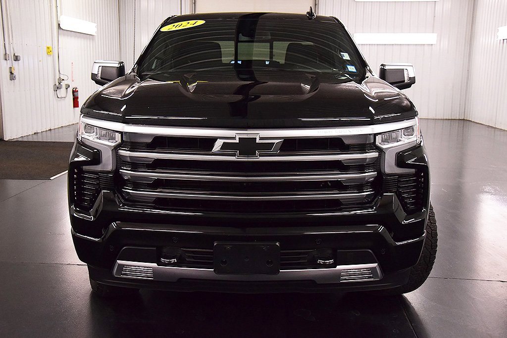 Used 2024 Chevrolet Silverado 1500 High Country w/ Z71 Off-Road Package image 2