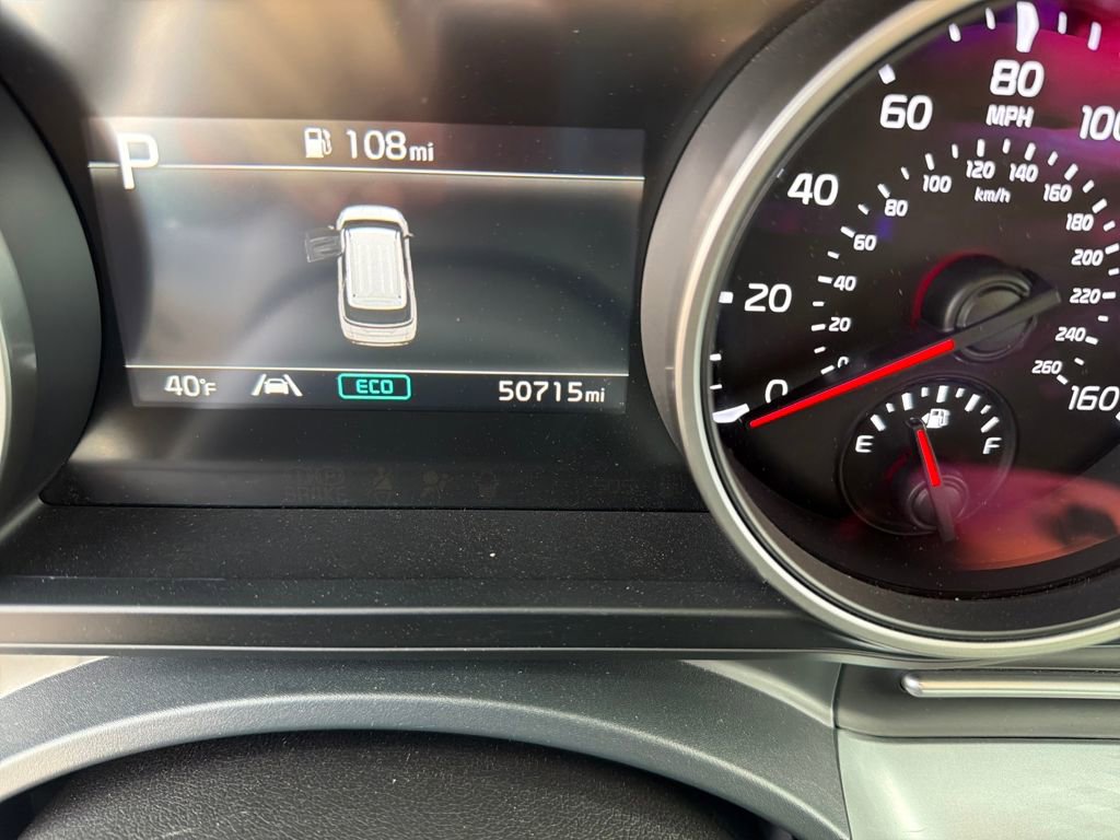 Used 2024 Kia Carnival LX image 17