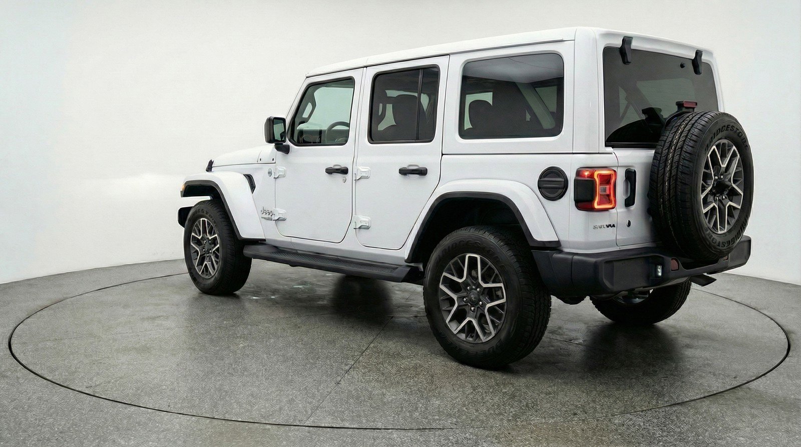 Used 2025 Jeep Wrangler Sahara image 6