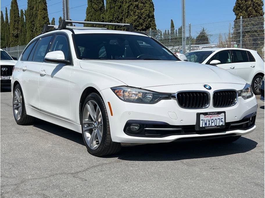 Used 2017 BMW 330i xDrive Wagon image 3