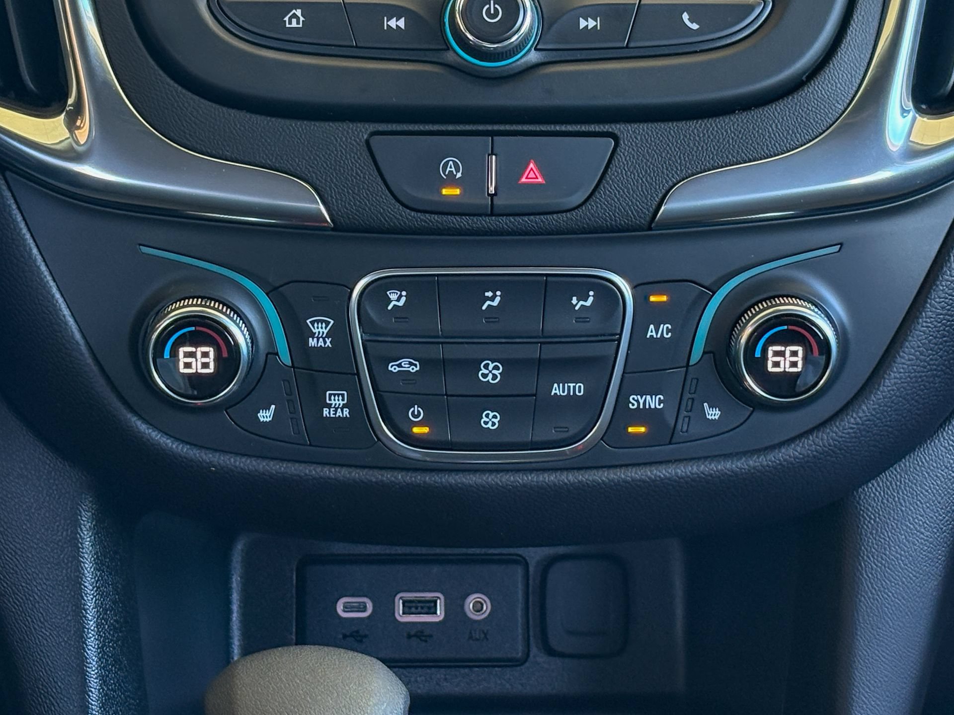 Used 2024 Chevrolet Equinox LT FWD image 30