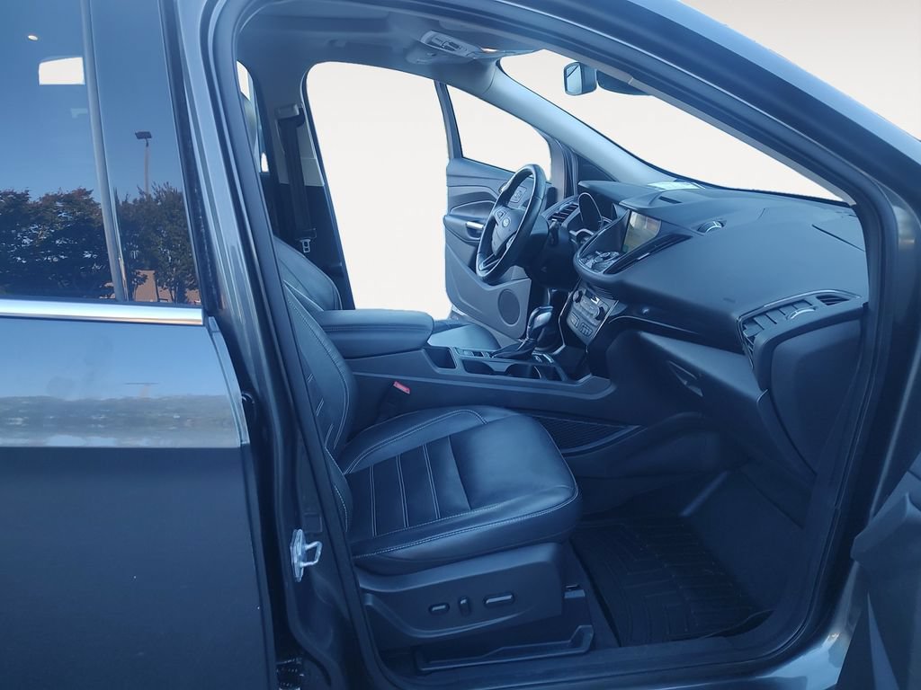 Used 2018 Ford Escape Titanium w/ Ford Safe & Smart Package AWD/4WD image 15