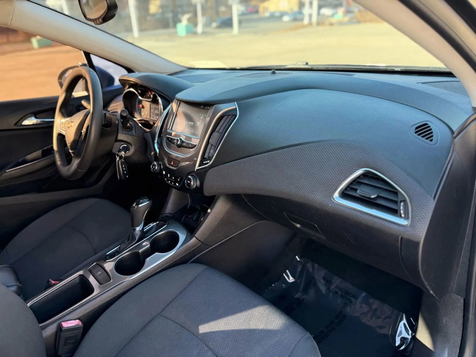 Used 2017 Chevrolet Cruze LT image 16