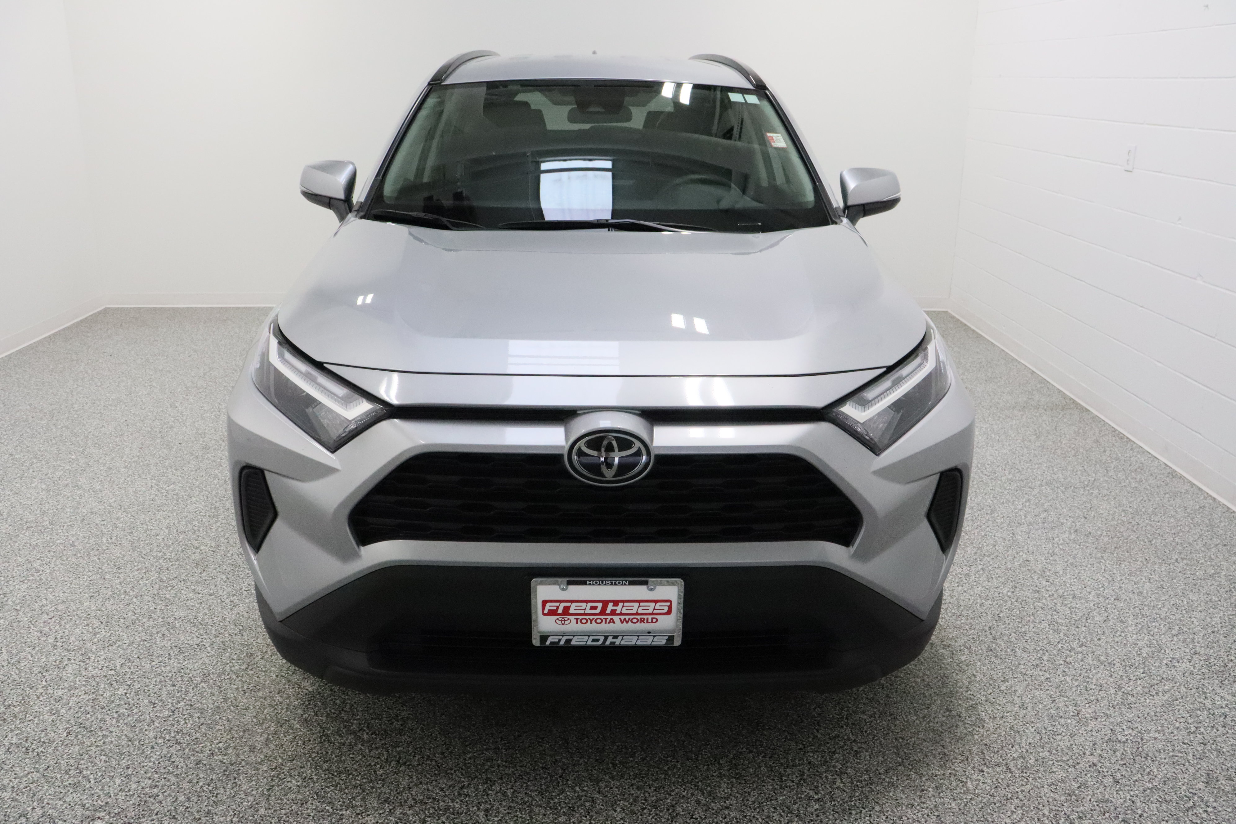 Used 2025 Toyota RAV4 XLE FWD image 3