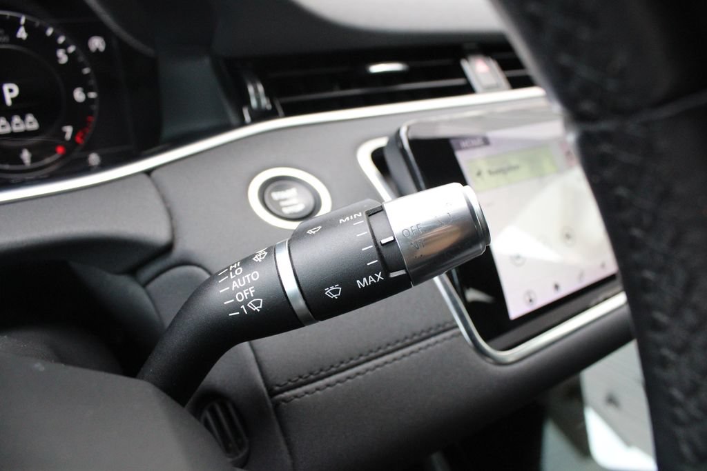 Used 2020 Land Rover Range Rover Evoque SE AWD/4WD image 13