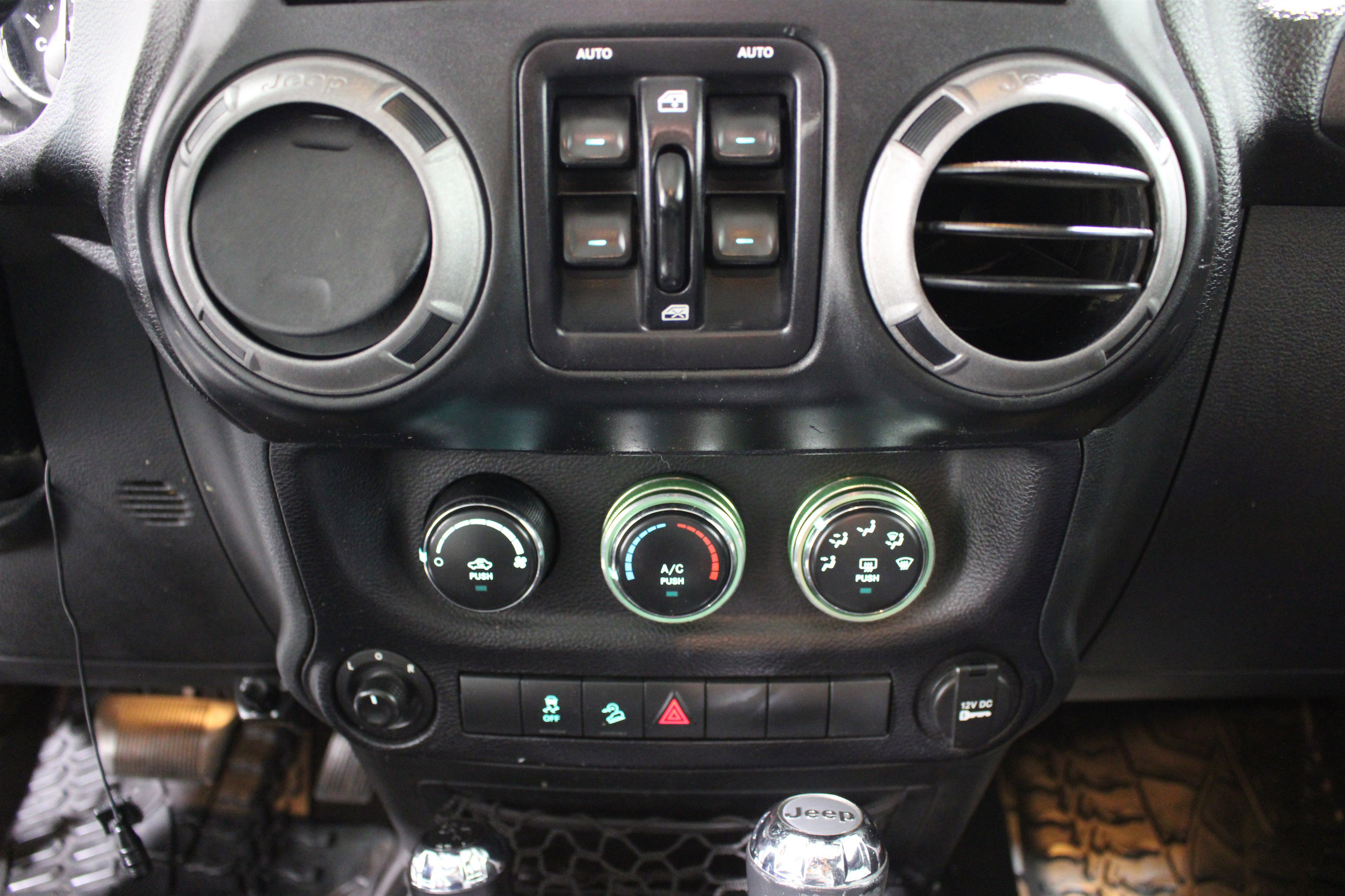 Used 2015 Jeep Wrangler Unlimited Sport w/ Quick Order Package 24S AWD/4WD image 15