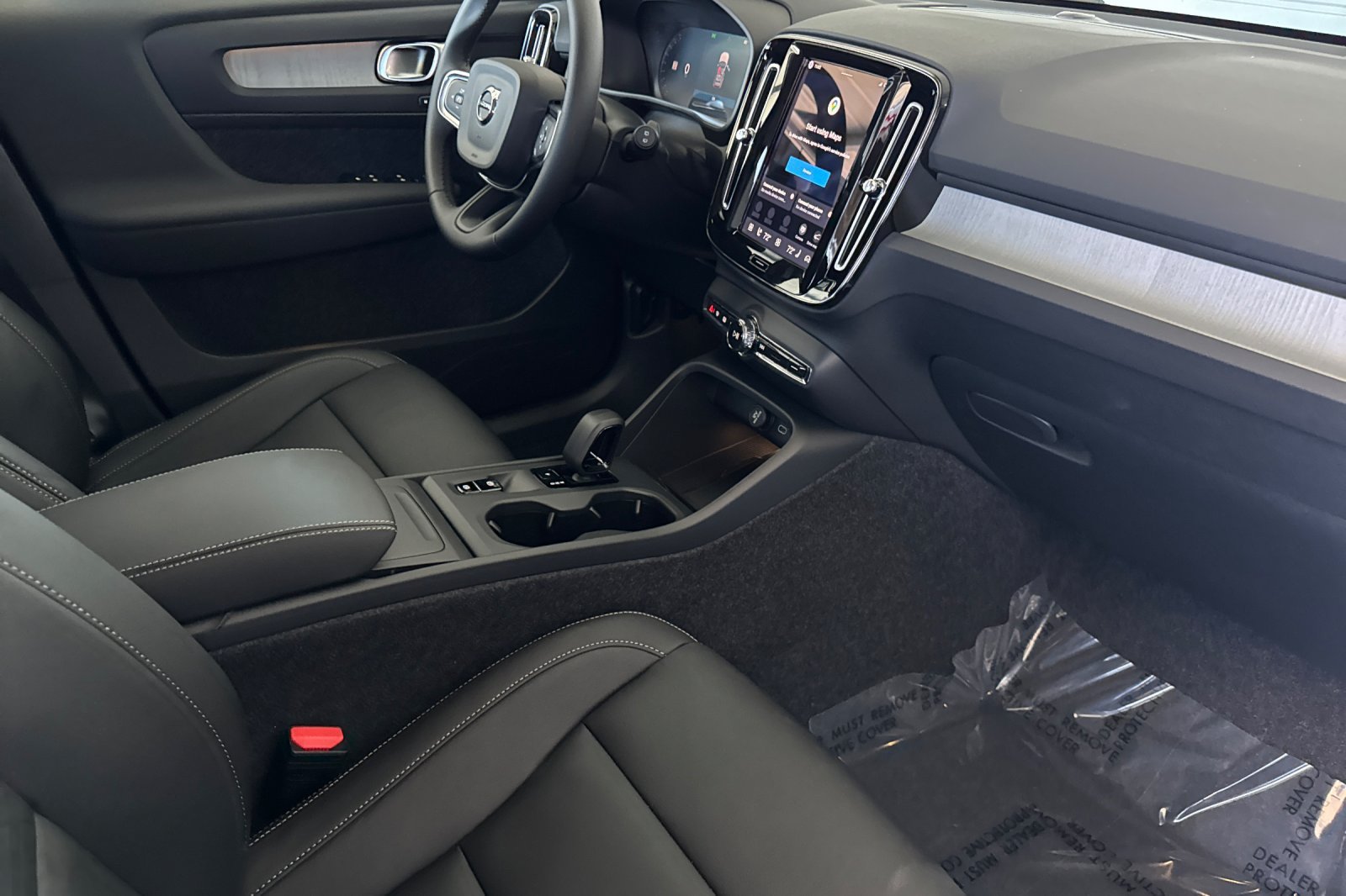 New 2026 Volvo XC40 B5 Core w/ Climate Package AWD/4WD image 18