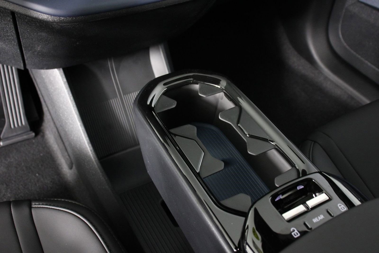 New 2026 Volvo EX30 Cross Country Ultra w/ Protection Package Premier image 7